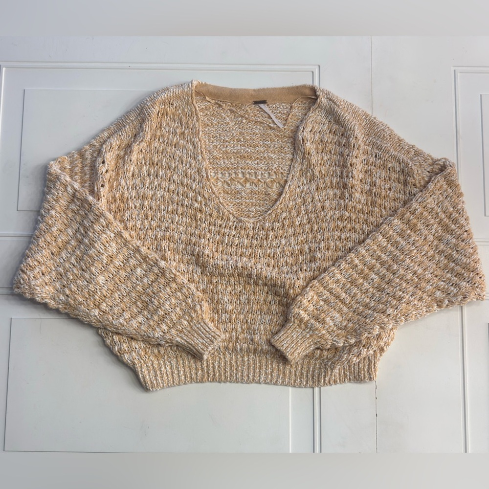 Free People Women’s Sz S Tan White Knit Oversized Bat Wing Scoop Neck Sweater
